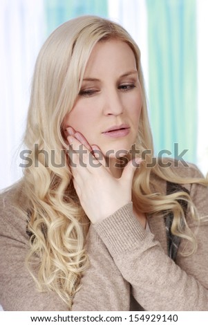 Woman with jaw pain or dental pain