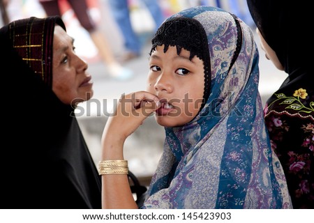 YALA,THAILAND -APRIL 19: Unidentified Young Muslim Girl and Her Mother at South of Thailand on April 19,2013. Yala Province  is Terrorism area of Three Province in South of Thailand.