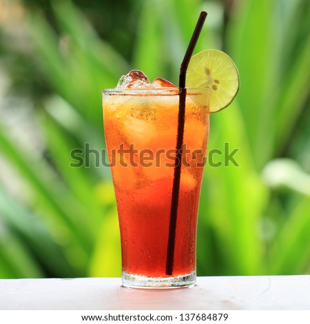 Thai Ice Tea Lemon/Iced drink with slices of lime and ice.