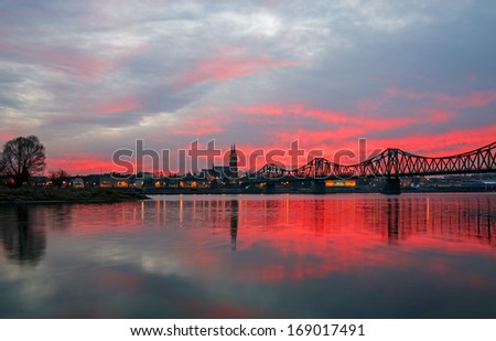 [Obrazek: stock-photo-gorgeous-sunset-over-the-riv...017491.jpg]