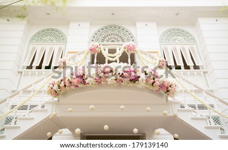 Flower decoration in vintage and elegant wedding hall