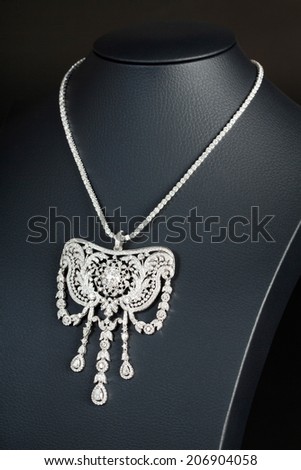 diamonds necklace