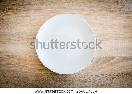 empty dish on a wooden table