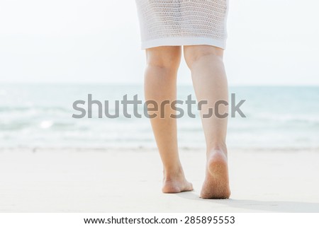 Asian woman walking into the sea : Focus at the sole