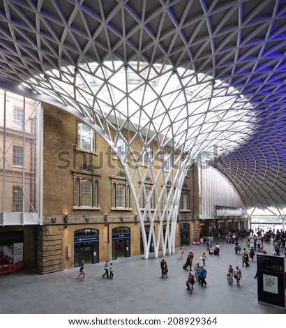 LONDON - AUGUST 2. King\'s Cross railway station western departures concourse diagrid roof structure on August 2, 2014, designed by John McAsian and built by Vinci; located in London, UK.