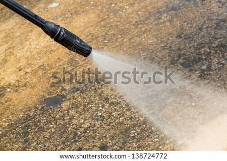 Floor cleaning with high pressure water jet