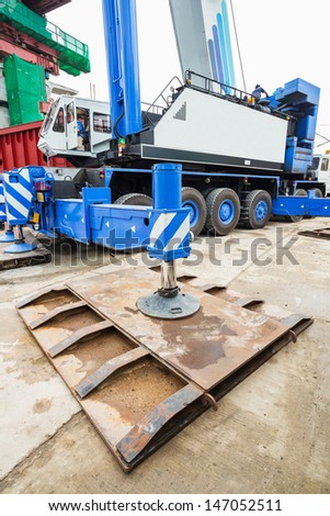 Heavy duty steel crane outrigger pad in construction site
