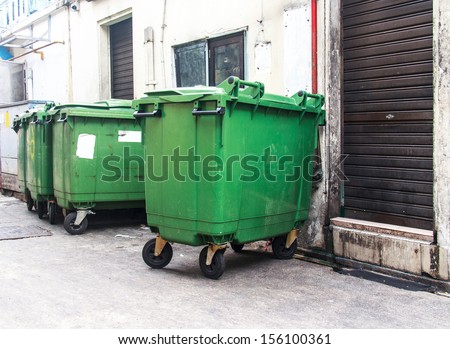 A large green recycling bin, Big green bin.