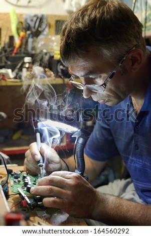 electrical appliance repairs in his office