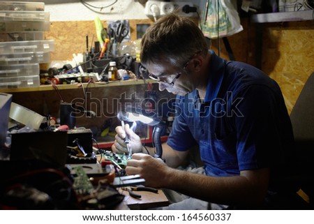 electrical appliance repairs in his office