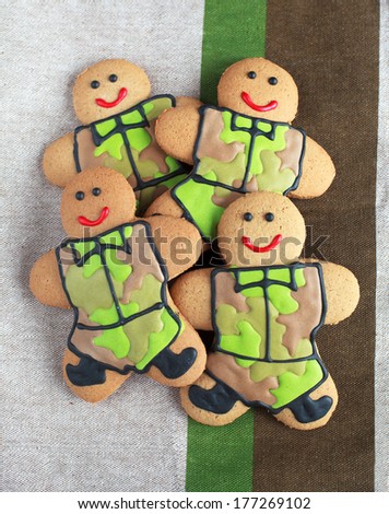Homemade Gingerbread men in protective khaki uniforms on Defender of the Fatherland Day, selective focus Ã?Â�Ã?Â¾Ã?Â?? the right man