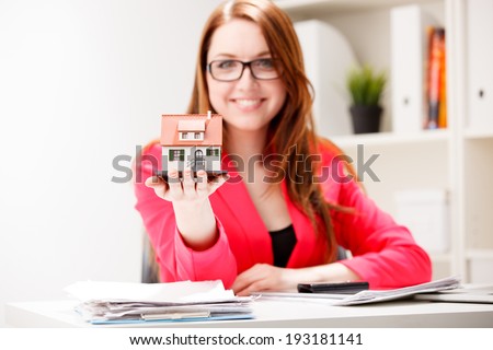 Little house toy in woman\'s hands