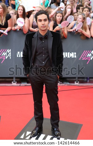 TORONTO - JUNE 16: Kunal Nayyer of Big Bang Theory at the 2013 MMVA\'s (MuchMusic Video Awards) in Toronto at the MuchMusic Headquarters, June 16, 2013.