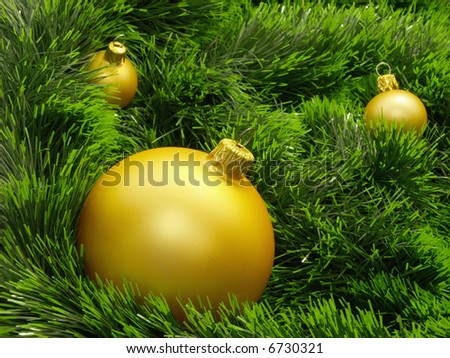 gold balls on the green background