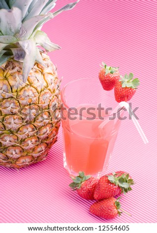 Fresh strawberries drink / pink background