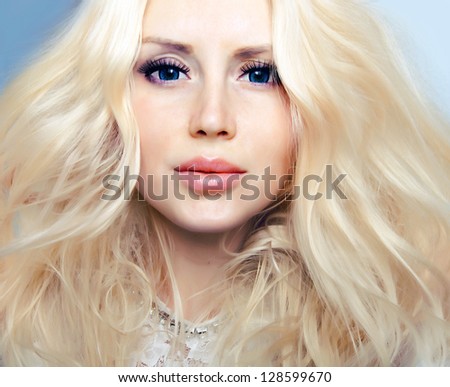 Close up picture of a beautiful woman\'s face .