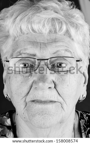 face of an old woman in glasses black and white picture