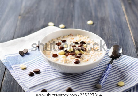 Oatmeal with white and dark chocolate chips