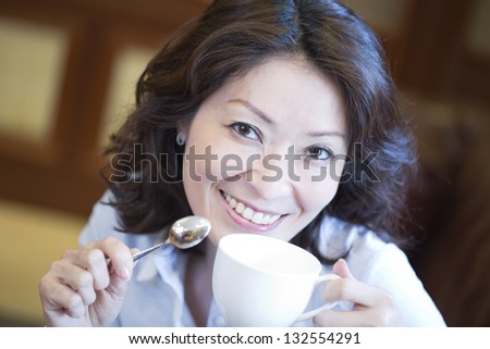 young pretty woman drinking cup of coffee / young pretty woman drinking coffee