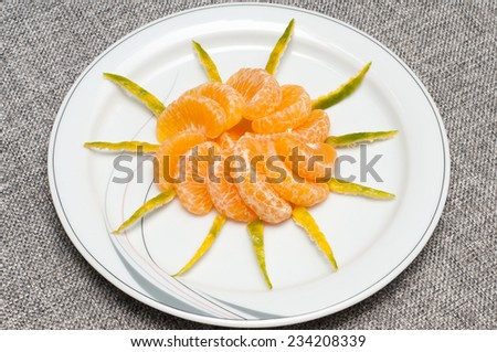 Orange mandarin or tangerine fruit. Orange Peeled and sliced. Symbolic sun. Food art.\
Food decoration