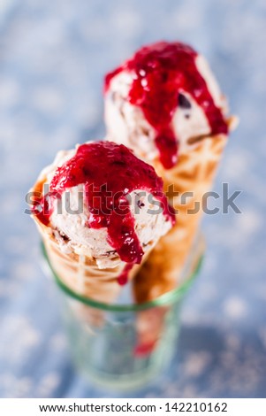 Cherry ice cream with  cookies