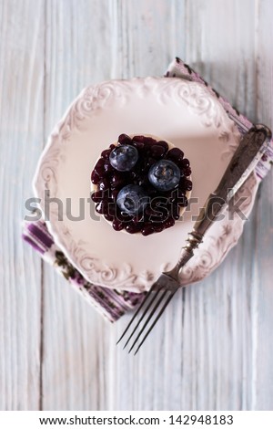 Cake with blueberry, lavender and white chocolate
