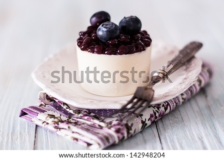 Cake with blueberry, lavender and white chocolate