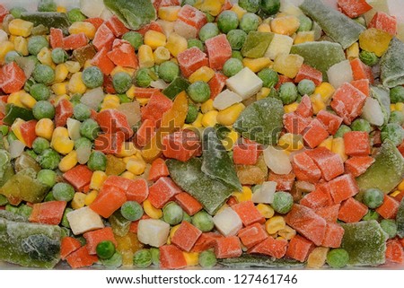 The mixture consists of several sliced ??and frozen vegetables