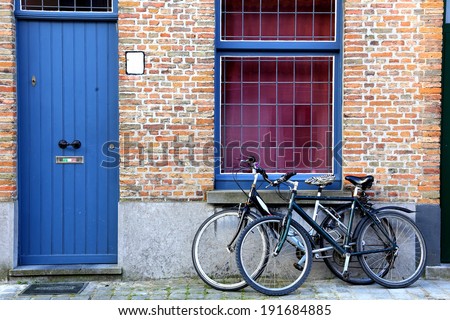The Classic view of bike and wall