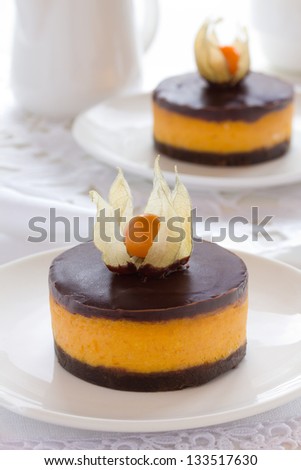 Pumpkin cheesecake with chocolate.