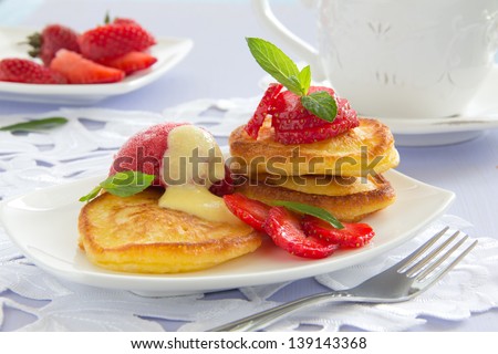 Pancakes with strawberries, strawberry sorbet and vanilla sauce.