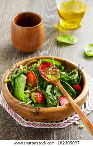 Light salad with spinach and strawberries.