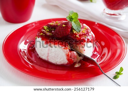 Baked Camembert with strawberry sauce strawberries.