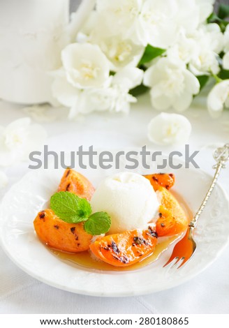 Dessert grilled peaches with ice cream.