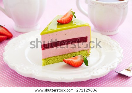 Delicious strawberry-pistachio mousse cake with a smooth glaze.