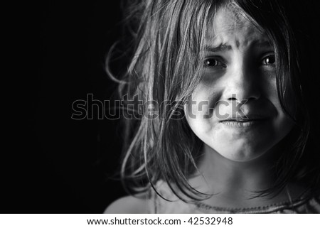 La tristesse me tue Stock-photo-powerful-low-key-shot-of-a-sad-young-blonde-child-42532948