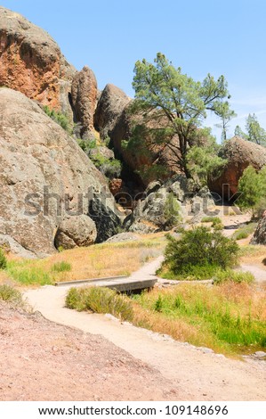 Pinnacles National Monument, Balconies Cave Trail through chaparral and enormous volcanic boulders