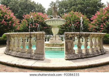 Elizabethan Gardens fountain