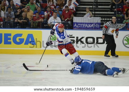 MINSK, BELARUS - MAY 25: MANTYLA Tuukka (18) of Finland and SHIPACHYOV Vadim (87) of Russia battle for the puck during 2014 IIHF World Ice Hockey Championship final at Minsk Arena