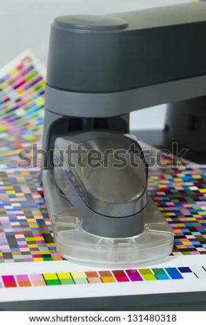 offset icc profile, spectrophotometer robot measures color patches on Test Arch, Press shop prepress department
