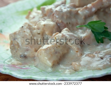 Bademli Tavuk - Turkish Chicken in white sauce