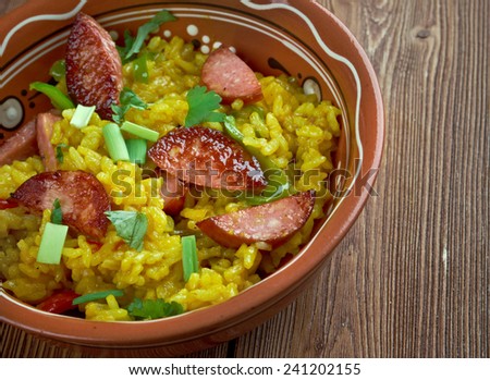 Dirty rice - traditional Creole dish made white rice which  chicken liver or giblets, green bell pepper.most common in the Creole regions of southern Louisiana