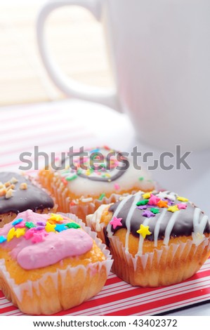 اروع تشكيلة لمحبي الكاب كيك Stock-photo-assorted-muffins-43402372