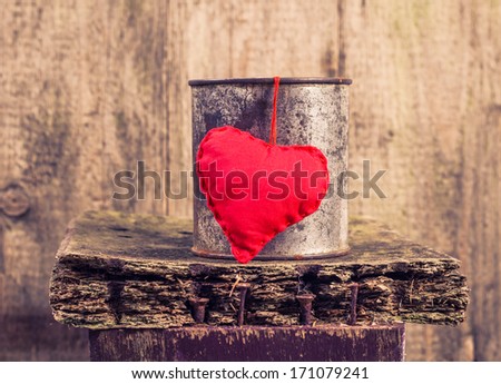 Heart hung on a rusty tin