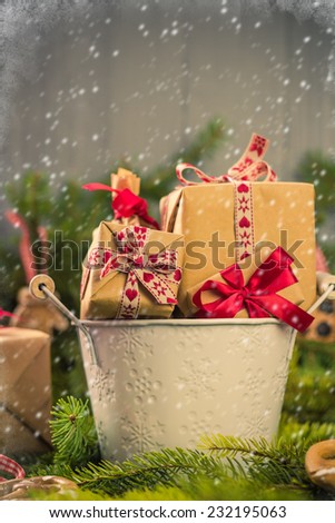 [Obrazek: stock-photo-christmas-gifts-in-handsewn-...195063.jpg]