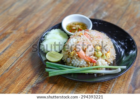 Thai fried rice on wooden desk
