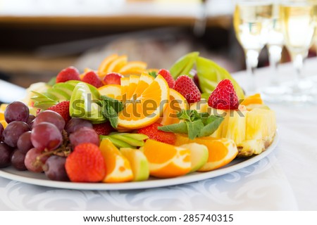 Fresh fruit party plate