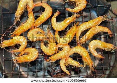 Grilled prawns on the grill
