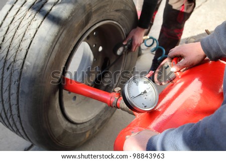 Mechanic working on a tire with bead seater