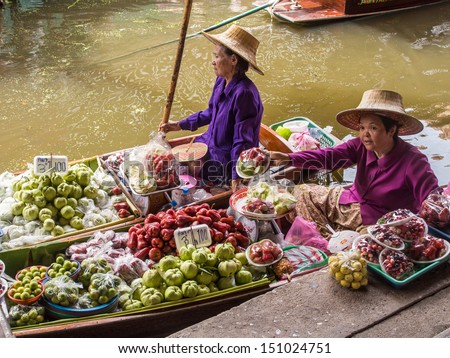 DAMNOEN SADUAK ,THAILAND-June 22 : Damnoen Saduak Floating Market on June 22, 2013 in Thailand. Featuring many small boats laden with colourful fruits, vegetables and Thai cuisine.